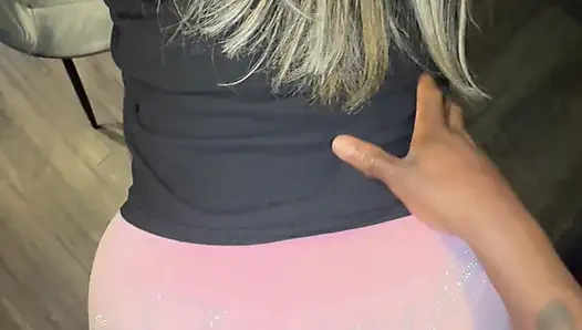 Genç otel müdürü gerçekten işini kaybetmek istemedi ve onun sıkı amını sikiyorum