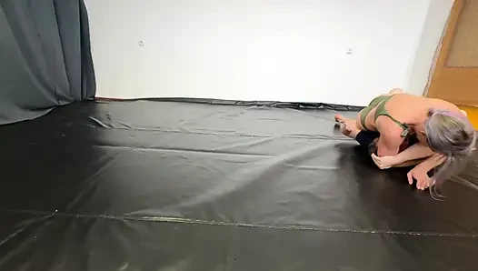 Dina'nın gerçek kavgası çıkış yok