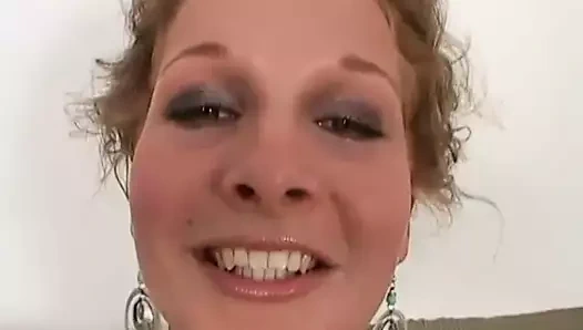 Gırtlağına kadar alma sarışın