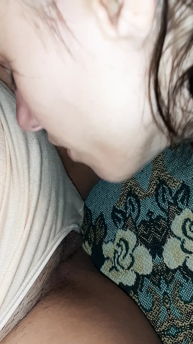 Ağzına hiç bu kadar hızlı ve güçlü bir şekilde boşalmadım