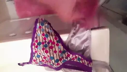 iki çift tanga ile mastürbasyon