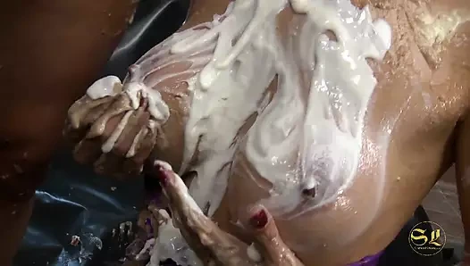 Loulou ve şehvetli jane zevkli bir lezbiyen oyununda