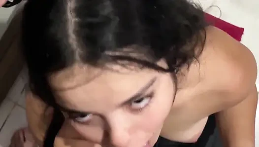 P02 - Yumuşak emmek ve damarlı penisin ağzımda sertleştiğini hissetmek