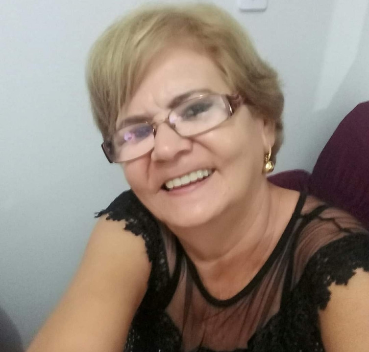 Olys seviyor için koymak üzerinde bir dörtlü, o horoz hissediyor