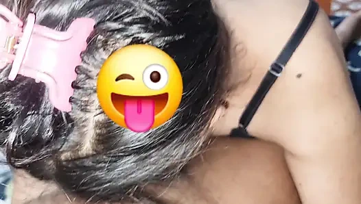 Sikimi çok yumuşak bir şekilde em ve sikimin üstüne otur