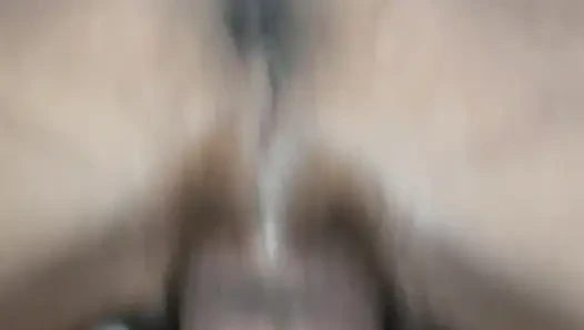 Büyük üvey erkek kardeşim beni ilk kez sikti ve suyumu boşalttı.
