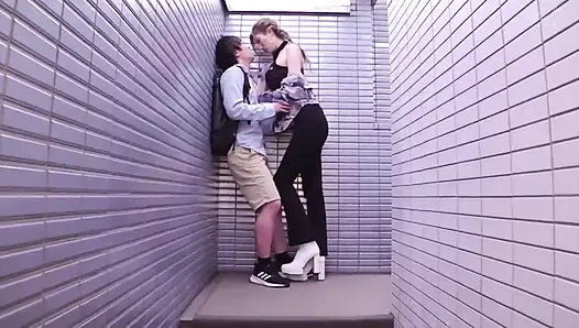 Ne tür bir his, süper uzun boylu model bir sürtükle seks yapmak. Bölüm 2