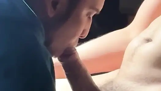 İlk başta yavaş... Sonra açgözlü, ıslak, daha fazlasını almak için çaresiz.