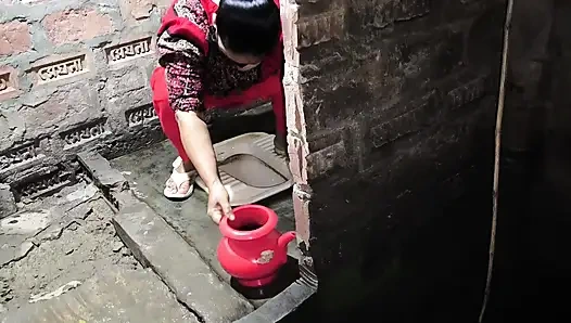 Teyzem işteyken onu uyandırdım ve götünden sikişmeye başladım.