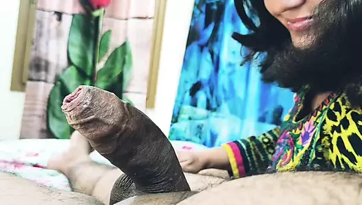 Güzel melek evli kadın büyük bir yarak alıyor