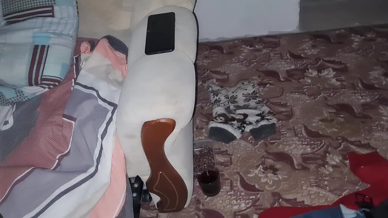 Evli kadın kocasının arkadaşıyla fışkırtmasını izlemesine izin verdi
