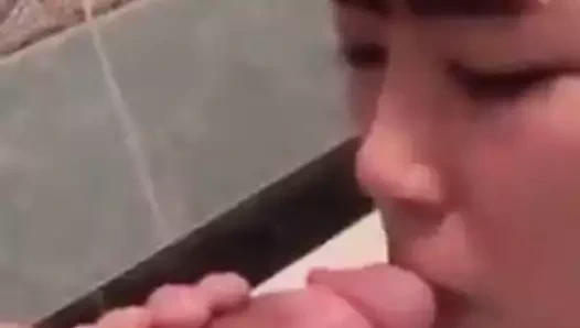 Japon kızlar küvette yavaş bj vermek