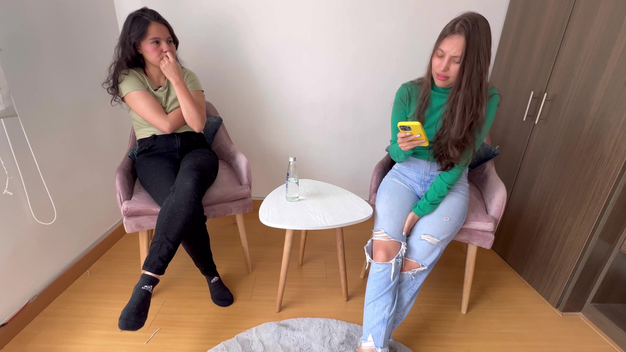 I play truth or dare with my stepsister and end up sucking her pussy