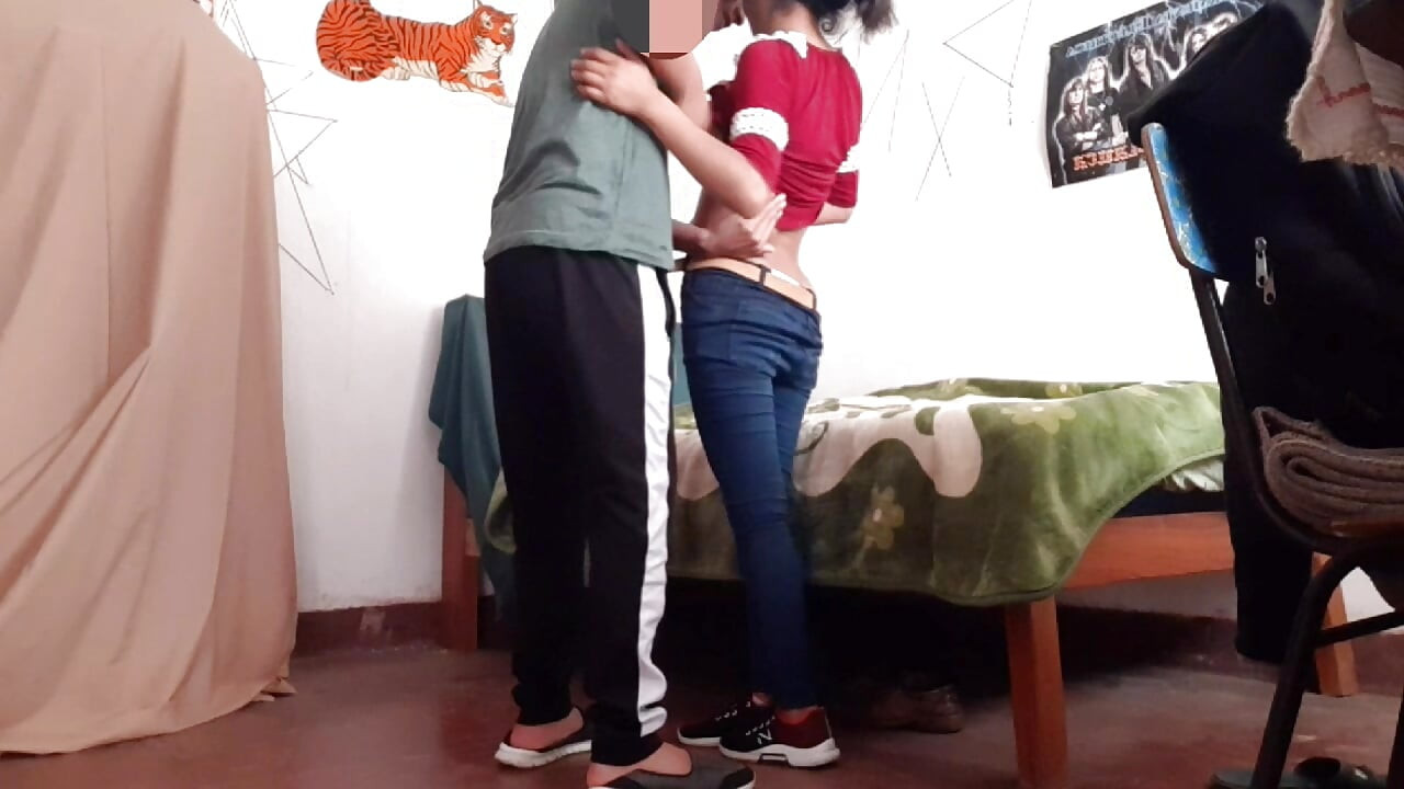 Hael ayrılmadan önce bunu yapıyoruz, o benim ıslak vajinasındaki sikimi seviyor
