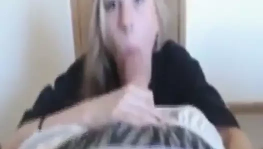 Heisse Hausfrau aus Wiesbaden Fest Gevoegelt