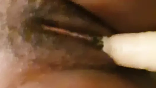 Benim siyah karım kremsi ile bir yapay penis yaptı