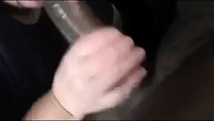 Toms kız garajında büyük zenci emiyor