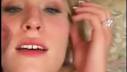 sarışın genç kız tatmin iki azgın erkek