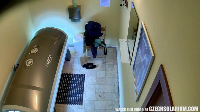 Müthiş esmer bronzlaşma mükemmel bir şekilde traş kedi