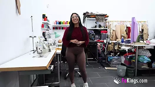 Ateşli latin lara rey partnerini sikmek istiyor