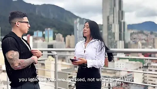 Latin kadın ofisin ineği tarafından sikiliyor, anal hardcore