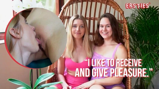 Ersties - Anca ve Freya dildoyla ateşli lezbiyen seks yapıyor