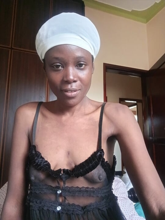Candy27 küçük dildo kullanarak orgazm zevkimi kendi kendime kesiyorum