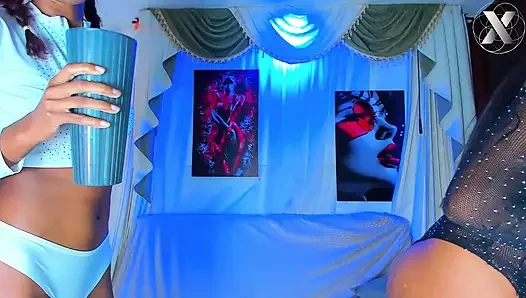 Klitorismi Ovuştururken Kıçta Dildo: Karışık Orgazmla Anal Mastürbasyon