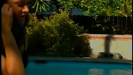 Klasik lezbiyenler amcık yalama dildo yüzme havuzuna giriyor
