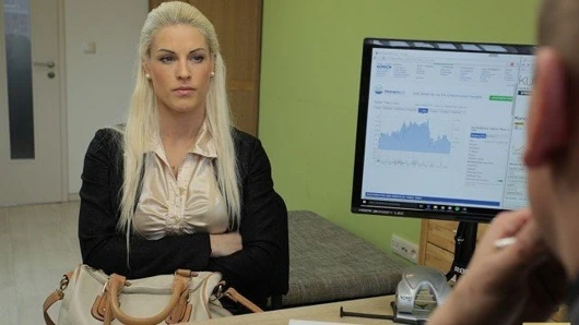 Kredi4k. sarışın kız tatmin olursa bir işletme kredisi alabilir