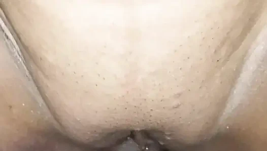 Hintli kadın sert sikişiyor ve ağzına boşalıyor