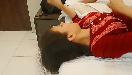 Erkek arkadaşıyla yeni tarzda oral seks yapıyor