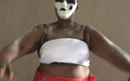 Nehir tanrıçası kraliçe vusi iyi bir servet sunmaya geldi ama onun yerine onu siktim