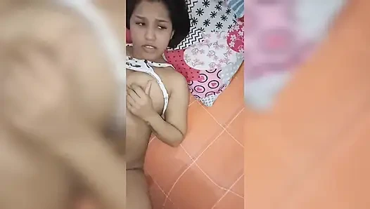 New York Abd'li 18 yaşındaki esmer büyük sarkık memeler üvey erkek kardeşinin büyük yarağını sikiyor