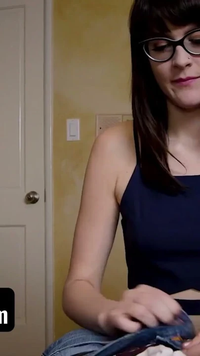 Sislovesme - lucy damızlık seksi 18 yaşındaki kız arkadaşı Audrey Royal ve üvey kız kardeşi Cat Spark'ı sikiyor | Klip 2