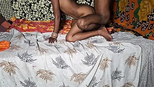 Xxx Desi Hintli kadınlar sert yeni pozisyon tarzı seks videosu gerçek Desi