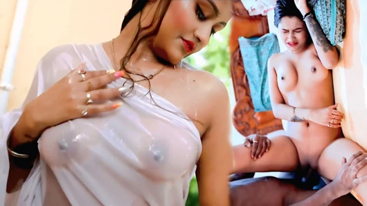 Bhabhi naha rhi thi, piche se devar aake chod diya