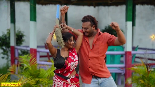 Patron güzel köylü karımı sikiyor! Net Hintçe ses ile