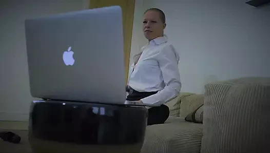 Ateşli sekreter işten eve geliyor