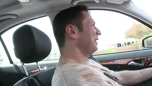 Büyük memeli güzellik amcığını parçalıyor