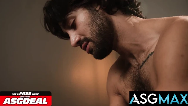 Asgmax - "sadece arkadaşça bir masaj" tutkulu flip sikişe dönüşüyor
