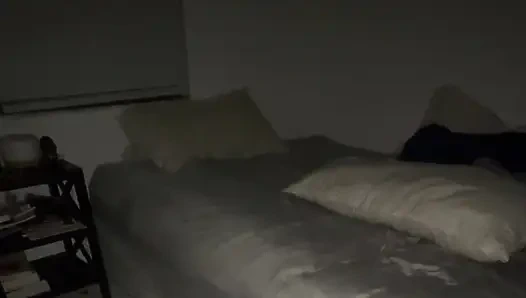 Sürtük kalçalı kalın yarağımı alıyor