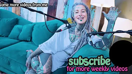 M hakkında konuşuyorum - müzik - asmr podcast sfw konuşuyor gotik sıska kız dreadlocks dövmeli model dövmeli kız
