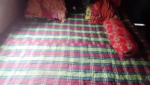 I had sex in the bedroom of a village house, watch the video without the girl.