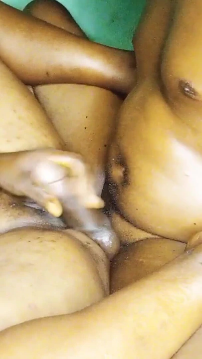 "Azgın zenci sürtük unutulmaz bir ev hizmeti sunuyor skinflict"