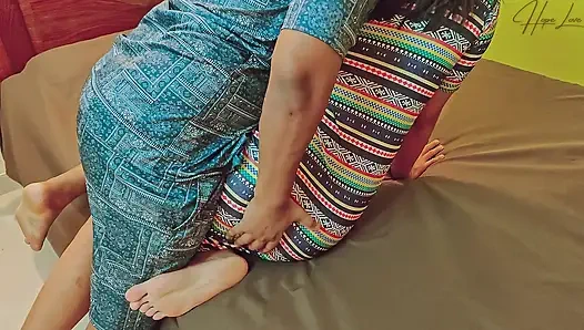 Ateşli genç kız 18+ sikişiyor ve yanlışlıkla dölleniyor