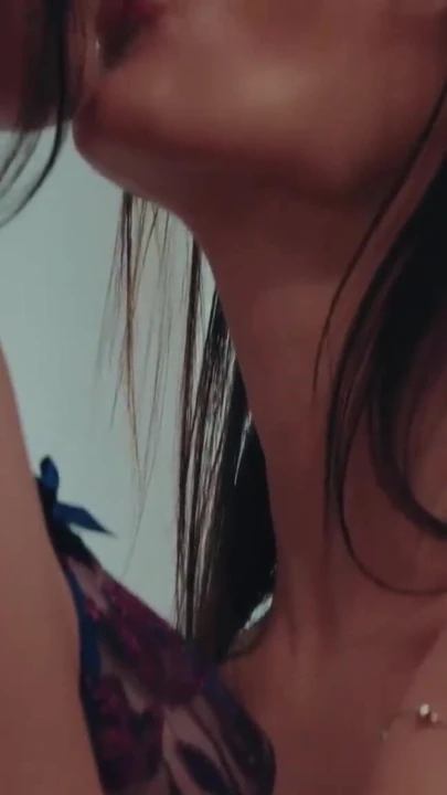 Знаковый момент из "Горячие брюнетки ласкают друг друга, лижут киску и сперма от вибратора - Lilu Moon и Саша Воробей"