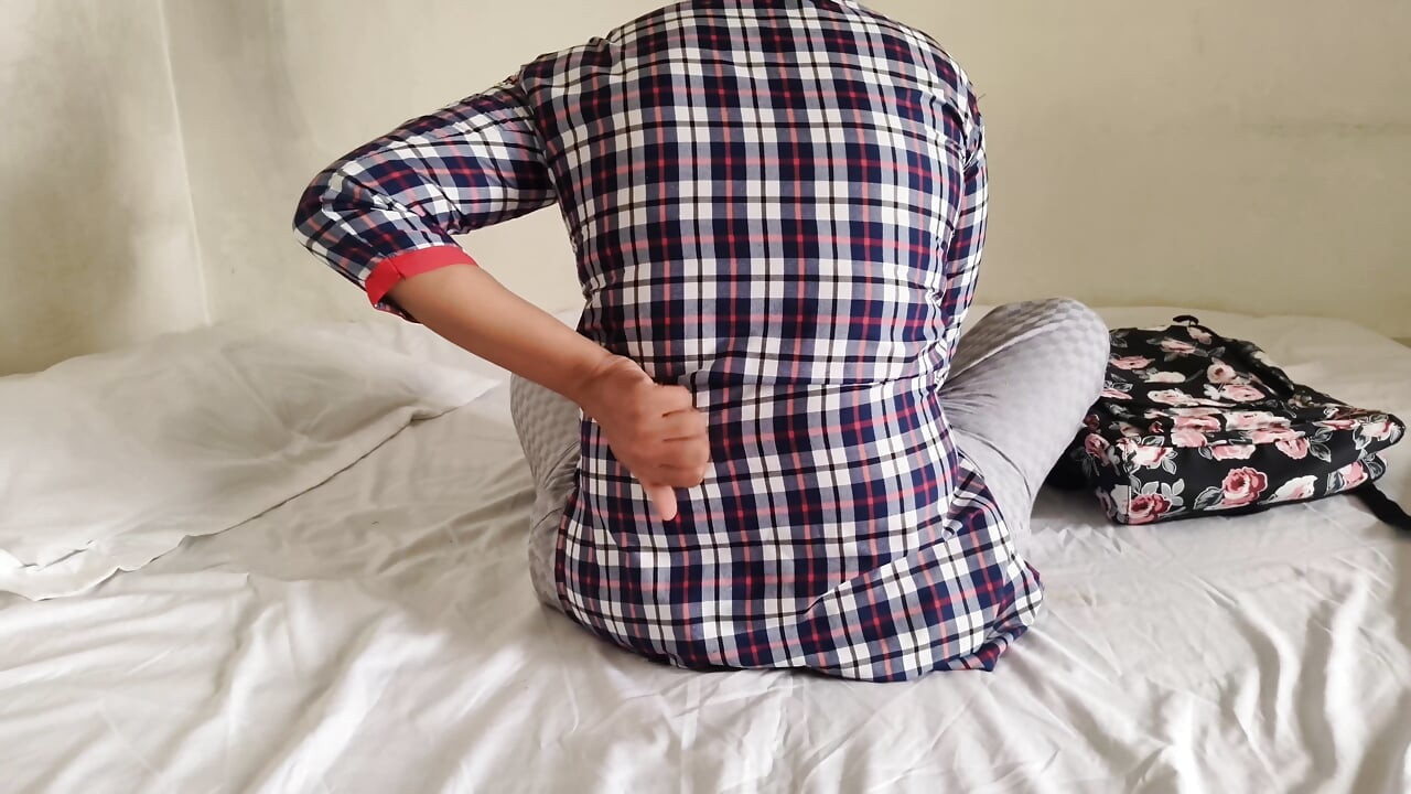 Hintli bakire okul kızları erkek arkadaşıyla ilk kez seks yapıyor Hintli desi okulu viral mms video öğretmeni ve öğrencisi