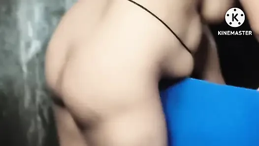 Yenge ayakta iyi pozisyonda işiyor ve viral video
