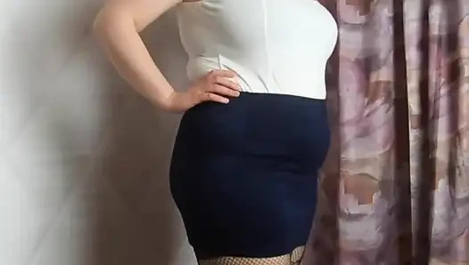 Mini etekli topuklu ayakkabılar ve file çoraplar